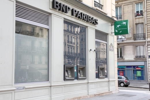BNP Paribas va plăti despăgubiri de până la 600 de milioane de euro într-un proces legat de practici înșelătoare cu credite în franci elvețieni