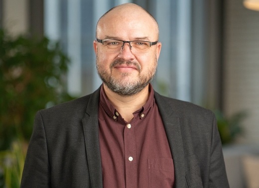 Cum scapi de drumul la bancă și îți actualizezi datele firmei online la ING