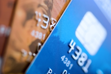 GRAFIC Datoriile totale ale familiilor de americani depășesc 17 trilioane de dolari. „Consumatorii se zbat să-și mențină nivelul de trai folosind cardurile de credit. Au dat iama în economii.” 