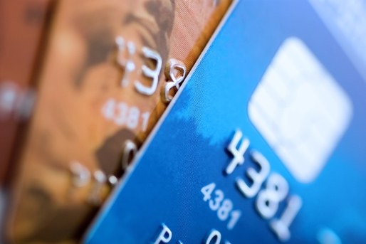 GRAFIC Datoriile totale ale familiilor de americani depășesc 17 trilioane de dolari. „Consumatorii se zbat să-și mențină nivelul de trai folosind cardurile de credit. Au dat iama în economii.” 