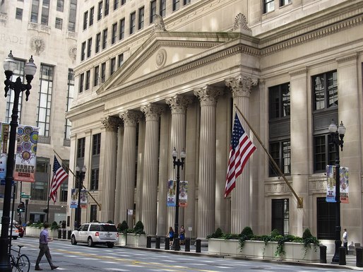 Acțiunile au crescut puternic pe Wall Street după decizia Fed. Cei trei indici majori au înregistrat maxime de închidere record