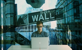 S&P 500 ajunge la un nou nivel record. Creșteri spectaculoase pe bursa americană