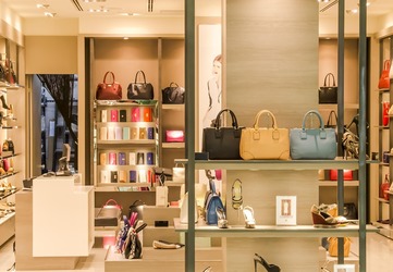 ANALIZĂ Pulsul economiei globale: prețul luxului și semnalele din consumul american