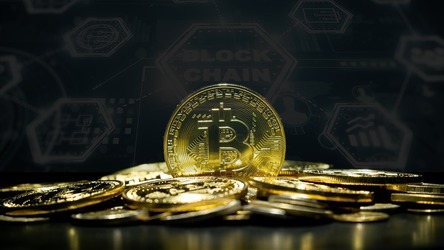 Donald Trump mizează pe criptomonede și tokenuri meme pentru a strânge milioane în această lună