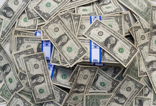 Creșterea randamentelor obligațiunilor americane îi determină pe investitori să-și reconsidere strategiile globale