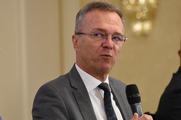 VIDEO Profit.ro - Piața de Capital.forum. România nu traversează o criză, la acest moment. Este nevoie însă rapid de stabilitate politică. Și de noi listări, nu ne putem raporta mereu doar la povestea de succes Hidroelectrica!