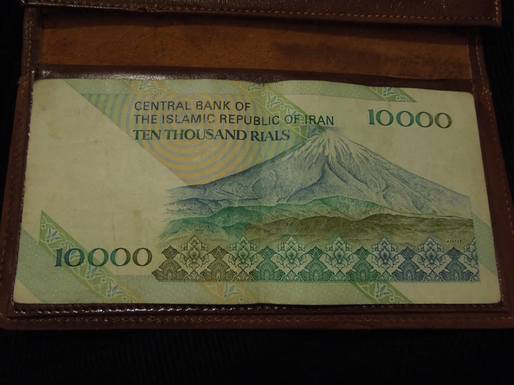 Iranul vrea să șteargă patru zerouri ale monedei naționale, rialul, într-o depreciere continuă față de dolar