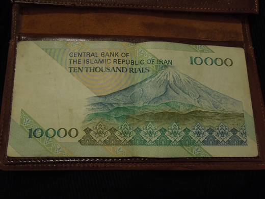 Iranul vrea să șteargă patru zerouri ale monedei naționale, rialul, într-o depreciere continuă față de dolar
