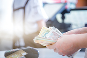 Cursul valutar anunțat de BNR. Euro scade ușor