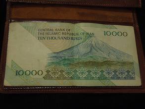 Una din cele mai mari bănci private din Iran intră în faliment după proiecte dezastruoase. Statul apelează la o măsură neobișnuită