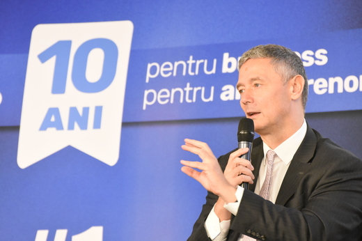 VIDEO Creditarea privată încetinește, afectată de condițiile macro și de prudența clienților. Sergiu Manea, CEO BCR: Finanțăm tot ce se poate finanța. Ne așteptăm ca dobânda de referință să scadă prima dată în mai 2026, cu 25 puncte de bază, și cu 150pb pe parcursul anului viitor - Profit Financial.forum 