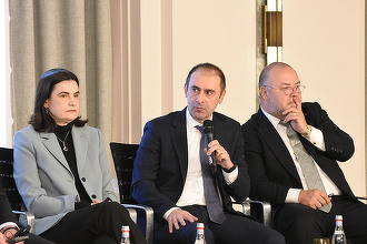 VIDEO O provocare importantă. Mustafa Tiftikcioğlu, Director General Garanti BBVA România, atrage atenția cu privire la impactul taxei de 4% asupra băncilor medii și mici: Taxa e aproape jumătate din profitul nostru! Afectează investițiile – Profit Financ