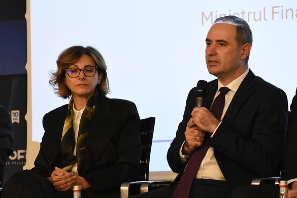 VIDEO România nu mai are luxul obiectivelor modeste, și-a epuizat avantajul de cost. Piața așteaptă de la stat programe care să susțină creditarea companiilor, dar mai ales ca taxa bancară, recent dublată, să fie temporară - Profit Financial.forum