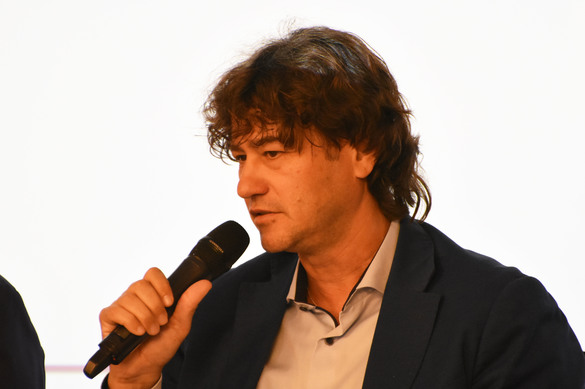 VIDEO România nu mai are luxul obiectivelor modeste, și-a epuizat avantajul de cost. Piața așteaptă de la stat programe care să susțină creditarea companiilor, dar mai ales ca taxa bancară, recent dublată, să fie temporară - Profit Financial.forum