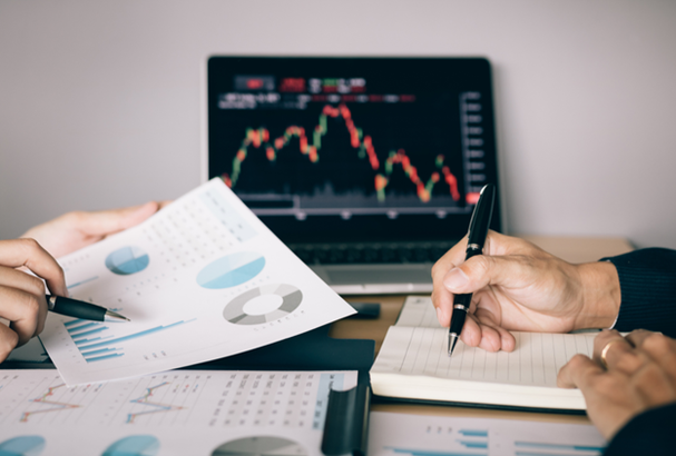 Investitorul între 36 și 55 de ani - cel mai vulnerabil la decizii impulsive | Cum le evită?