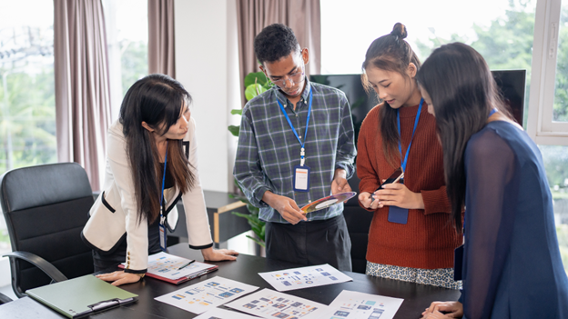 Cei trei piloni ai unei investiții sigure - informație, strategie, tehnologie