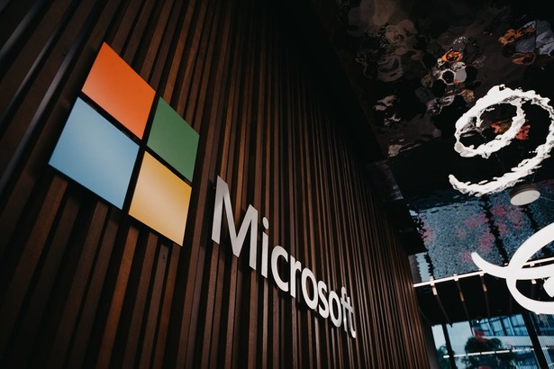 Microsoft se prăbușește la bursă, cel mai abrupt declin din 2020