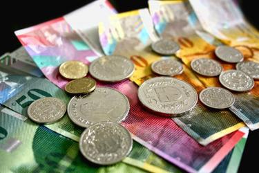 Trei sferturi dintre clienții Volksbank preluați de Banca Transilvania au acceptat conversia creditelor din franci