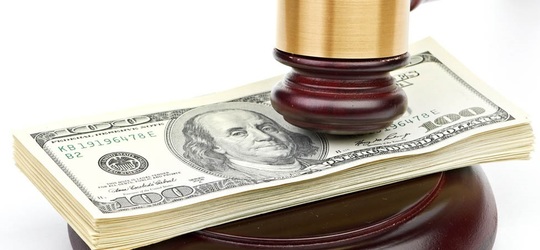 Bancherii se ajută între ei. Asociația de lobby a băncilor intervine în procesele cu ANPC