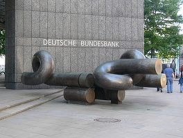Șeful Bundesbank: "Banii aruncați din elicopter" nu sunt o mană cerească