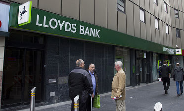 Lloyds desființează încă 3.000 de posturi pentru a reduce costurile și a contracara efectele votului pro-Brexit