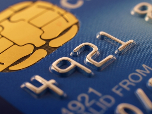 Datoriile pe cardurile de credit ale americanilor au depășit un 1 trilion de dolari, un nou record al ultimilor 10 ani