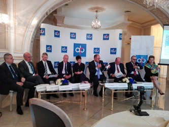 Asociația Română a Băncilor s-a rebranduit și vrea să introducă educația financiară ca disciplină obligatorie în școli