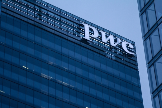 PwC riscă să piardă dreptul de a audita bănci în Ucraina după ce nu a raportat o gaură de 5,5 miliarde de dolari în bilanțul PrivatBank, naționalizată în decembrie