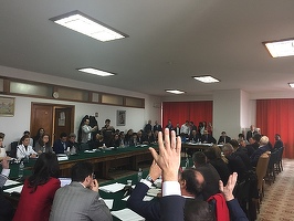 DOCUMENT Senatorii au aprobat în comisii limitarea DAE, la 2,5 ori dobânda legală pentru credite ipotecare și la 18% pentru creditele de consum