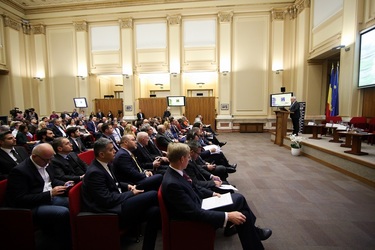 PROFIT Financial Forum - Isărescu: Modificările legislative pentru sistemul bancar trebuie analizate cu înțelepciune, fără grabă. Apel la analiști și media pentru explicarea consecințelor unui cadru de reglementare prost dimensionat