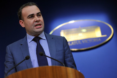 Vâlcov: Ministrul Finanțelor va cere Concurenței un control privind fluctuațiile cursului valutar și Robor. Noi obligații evocate- anchetele ar trebui finalizate rapid. În trecut, șeful Raiffeisen numea președintele Concurenței 
