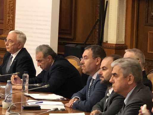 ULTIMA ORĂ GALERIE FOTO Noua conducere a BNR, votată în unanimitate de comisiile reunite din Parlament