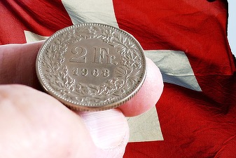Băncile și clienții din Polonia așteaptă astăzi o soluție de miliarde de euro a Curții de Justiție a UE în privința creditelor în franci elvețieni. Ce efecte poate avea în România
