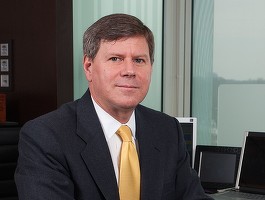 James Stewart pleacă din conducerea Raiffeisen Bank România după 21 de ani