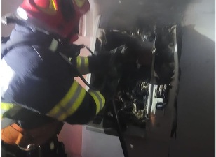 Atac la bancomat: hoții au incendiat un ATM în Mediaș, încercat să fure banii prin blocarea fantei