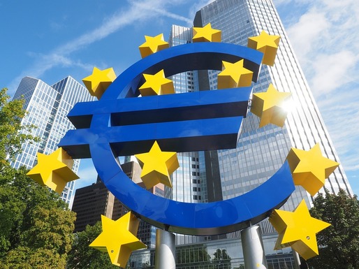 BCE a majorat dobânda de referință cu 50 de puncte de bază în pofida turbulențelor de pe piața bancară