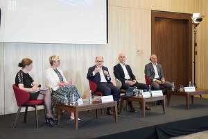 Conferința EU FUNDS Profit.ro FirstBank și Visa - Focus Brașov. Cătălin Crețu, Visa: România avansează foarte rapid în digitalizarea plăților, există o cerere puternică de terminale POS din partea firmelor mici

