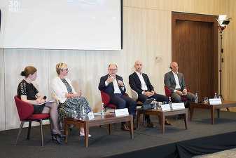 Conferința EU FUNDS Profit.ro FirstBank și Visa - Focus Brașov. Cătălin Crețu, Visa: România avansează foarte rapid în digitalizarea plăților, există o cerere puternică de terminale POS din partea firmelor mici

