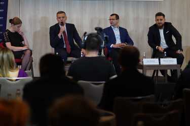 Conferința EU FUNDS Profit.ro First Bank și Visa - Focus Brașov. Ionuț Encescu, FirstBank: Antreprenorii care vor proiecte cu fonduri UE să vină la noi sau la consultant încă de când au ideea. E mai important să înțeleagă decât să semneze