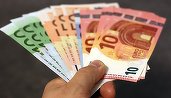 Dobânzile statului pe termen lung revin la niveluri anterioare alegerilor, cu scăderi mai ample la titlurile pe termen scurt. Leul se întărește față de euro