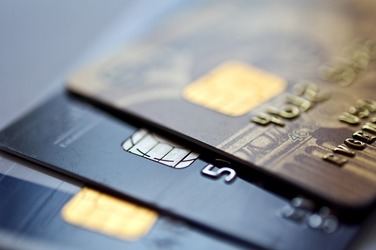 Numărul cardurilor active a crescut cu 10% în a doua jumătate a anului trecut. În medie, pentru fiecare român sunt 1,5 carduri active