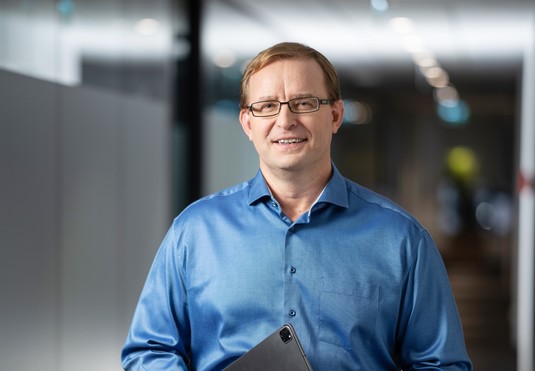 Zdenek Romanek, CEO Raiffeisen Bank: Menținem ritmul de angajare. Clienții merită mai mult acces la expertiză umană, nu doar aplicații mai bune