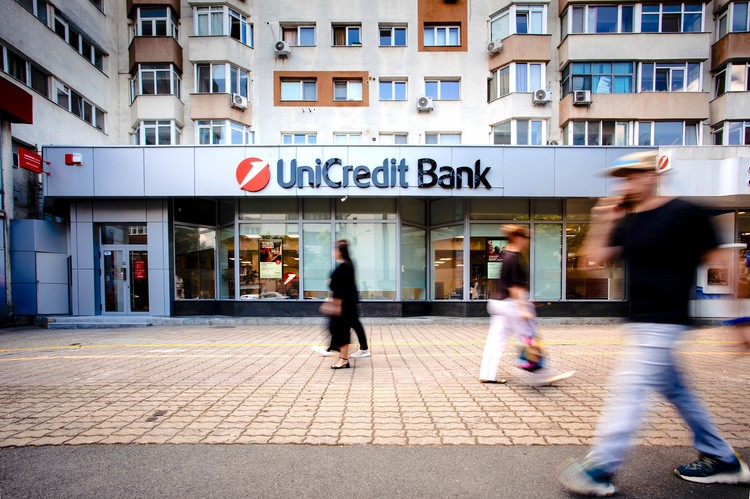 FOTO Contra curentului: UniCredit deschide o sucursală în Dorobanți, după ani de zile în care piața bancară a văzut doar închideri de unități. Mihaela Lupu, CEO: Când toți vor doar digitalizare, strategia noastră este să păstrăm contactul uman