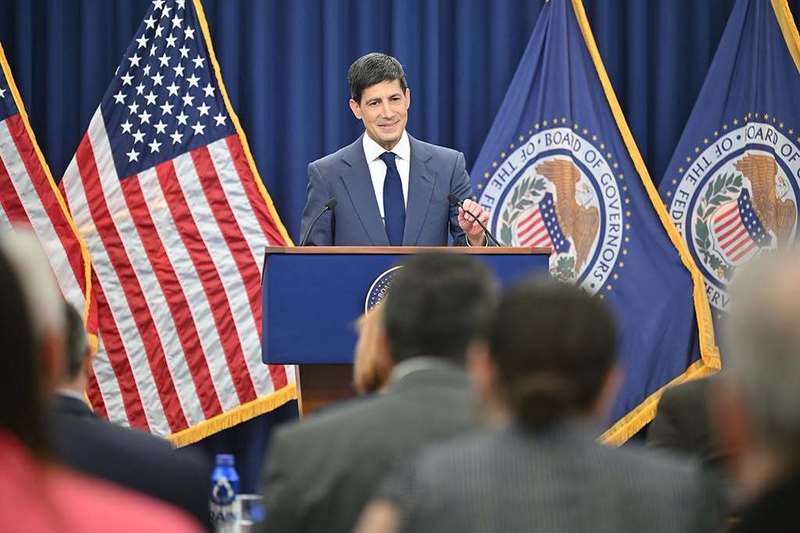 Inflația rămâne principala problemă în SUA. În ciuda lui Trump, șeful Fed semnalează posibilitatea unei majorări a dobânzilor