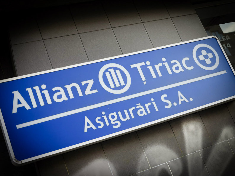 Allianz-Țiriac: Prima medie pentru asigurările RCA s-a majorat cu 19% în 2015