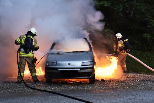 Decizie la nivel UE: Chiar dacă un automobil ia foc în garaj, asigurarea auto trebuie să acopere pagubele