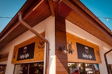 EXCLUSIV Safety Broker, cel mai mare jucător independent de profil, lansează o rețea de cafenele în spații ale partenerilor, pentru a ridica volumul primelor intermediate. "Business-ul din Corbeanca s-a dublat de când am deschis cafenelele!"