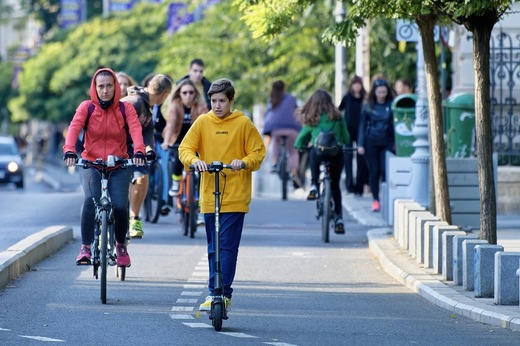 Proiectul Guvernului privind RCA pentru deținătorii de trotinete și biciclete electrice, depus la Senat