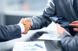 ANALIZĂ Cotă și profitabilitate în creștere pentru primii 100 de brokeri. Cel mai profitabil intermediar