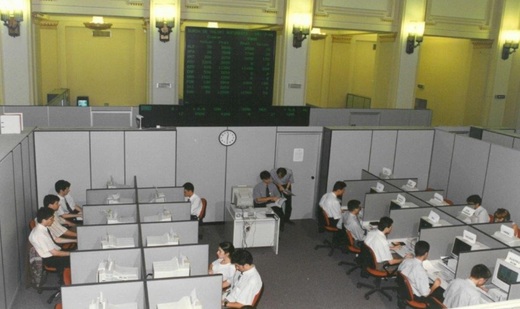 Bursa aniversează 20 de ani. Fără entuziasm